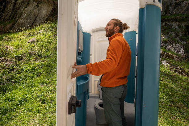 Best Porta potty delivery and setup  in Girard, IL